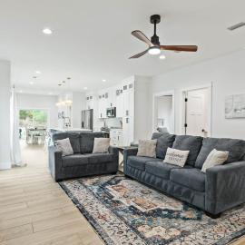 Beachy cottage near Sports Complex OWA beaches shopping restaurants mini golf Central to all the fun Foley has to offer, hotel a Foley
