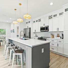 Beachy cottage near Sports Complex OWA beaches shopping restaurants mini golf Fire pit and corn hole!