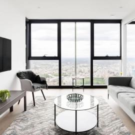 Stylish 75th-Floor CBD Penthouse with Pool & Parking