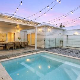 The White House - Pet Friendly with Heated Swimming Pool