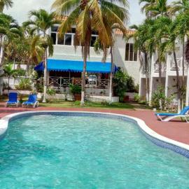 Ocean Waves at Chrisanns Beach Resort: Saint Mary Parish şehrinde bir otel