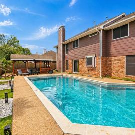 5 BR House with heated pool near DFW and stadium