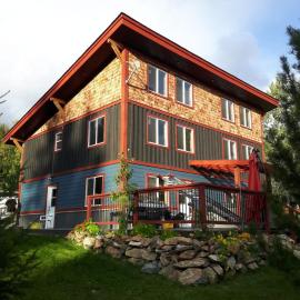 GROWL Lodge - Hot Tub & Mountain Views!, hotel u gradu Golden