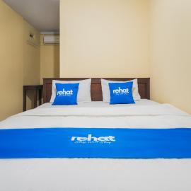 Rehat at Assalam Guest House Syariah, hotel v destinácii Lebakwangi