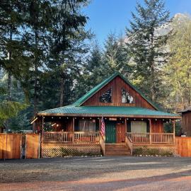 Family Ski Cabin in Packwood, Hotel in Packwood