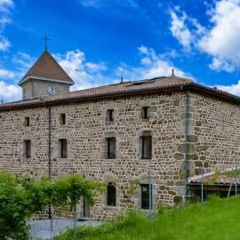 Les Gîtes du Couvent, готель у місті Nozières
