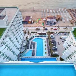 Beach Bliss std in Infinity Pool & Spa Resort, hotel in Năvodari