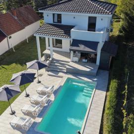 Villa Kally Fruska Gora, hotel in Velika Remeta