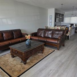 3bedroom home in Calgary NE Near Airport, hótel í Calgary