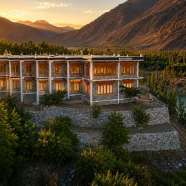 The Apricot Tree Hotel, Hotel in Nūrla