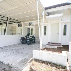 Grand Mutiara Prambanan A 12, מלון בJogonalan