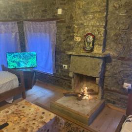 Vila Jani Stone House Fireplace near Përmet Quiet Nature Stay โรงแรมในเปอร์เมต