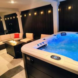 Resort-Style Home - Hot Tub, Mini Golf, Gym, 1G WiFi, hotel Richardsonban
