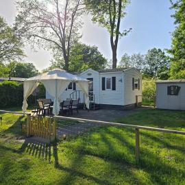 Tiny Cottage 5 stars Camping Nature Pool Family Dog, Hotel in Mariënberg