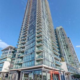 Sky-High 2BR/2BA Condo | Best City Views+Parking, hotel i Mississauga