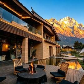 丽江瑞息雪山樽日照金山雪山全景度假汤池香氛酒店