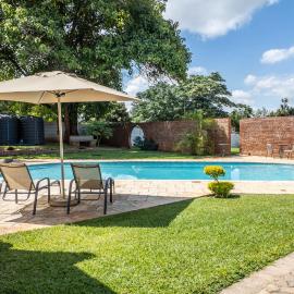 36 Alexander Guesthouse,Highlands,Harare, готель у місті Highlands