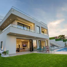 Villa Cosmo Panorama, hotel in Rrashbull