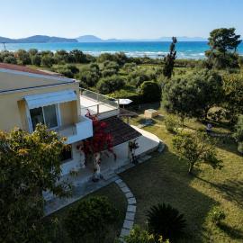 Molos Charming Seaside House、Mólosのホテル