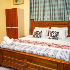 Westend Arena Hotel โรงแรมในTrofwi