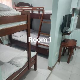Yasmin's Transient House, hotel di Pagudpud