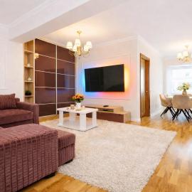 Mid Velvet Apartment, Free Parking, Self Check-in, hotel sa Oradea
