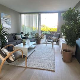 Lys leilighet med fine uteplasser - 2 soverom samt 2 soveplasser i åpent rom i andre etasje, hotel u gradu 'Fredrikstad'