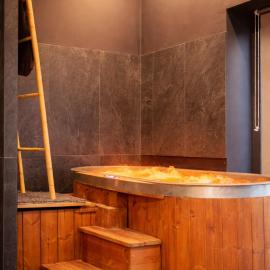 Suite premium Dark, Jacuzzi & Cinéma