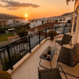 Théa Loft Premium Sunset Sea View Escape, hotell sihtkohas Vathý
