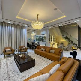 Luxury 5 BR Villa with Pool,Cinema Lekki, viešbutis mieste Lekis