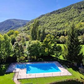 Buenavista Biescas PISCINA l Parking l Trastero, hotel en Biescas