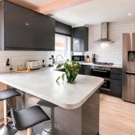 Modern Home - Ideal for Families & Contractors