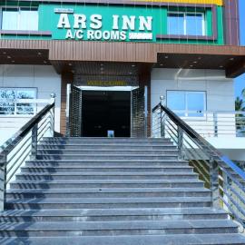 ARS INN and MINI HALL, готель у місті Tiruvallam