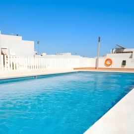 Chalet con piscina compartida alquilamos solo a familias