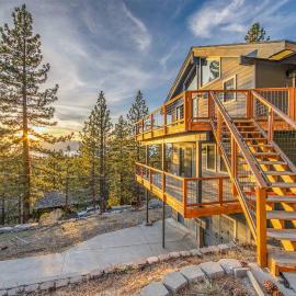 Tahoe Nirvana Mountain and Lake View: Glenbrook şehrinde bir otel