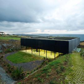 Casa OS, una villa sobre el Cantábrico