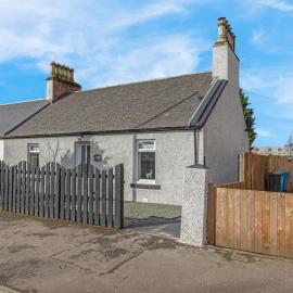 Arran Cottage - Huge 4 Bedroom House Next to M8, hotel em Coatbridge