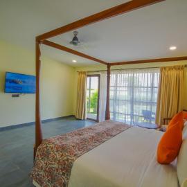 Avior Resorts And Camps Wadgaon Lake Shirwal, hotel v destinácii Satara