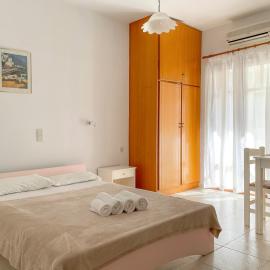 Galatas studio 3, ideal for solo travellers, 750m from the beach
