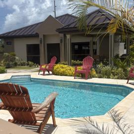 Private Pool Villa in Gated Samaan Grove Near Beaches、Canaanのホテル
