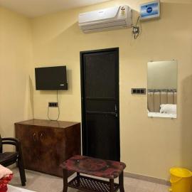 Hotel Comfort Inn, khách sạn ở Baisākhi