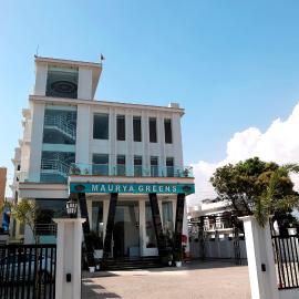 Hotel Maurya Greens, hotel sa Banbāsa