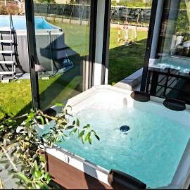 Hidden Oasis PeSa - Luxury Villa with Pool & Spa, hotel u gradu Podgorica