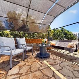 Kosta Galina - Garden Retreat near the Beach, hotel in Vrachati