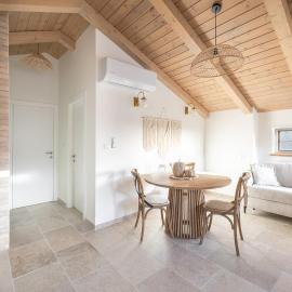 רוח בראשית, hotel em Keshet