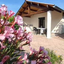 La petite maison de la Drôme, Hotel in Aouste-sur-Sye