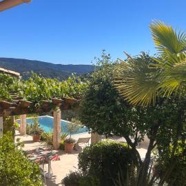 La Casa dela Felicidad Villa piscine privée Près de Nice, hotel v destinaci LʼEscarène