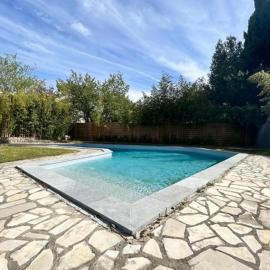 Brignoles में, होटल Maison familiale dans le var