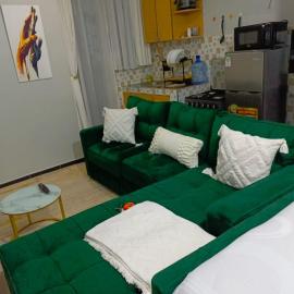 Modern and spacious studio with parking Mirema, hotel di Nairobi