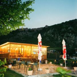 Camping Two Rivers, hotel sa Shkodër